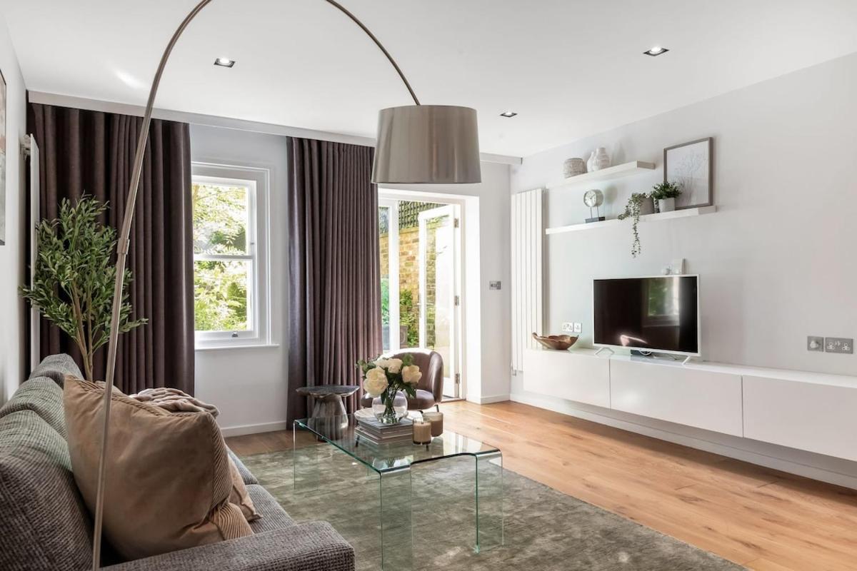 Large Notting Hill Flat With Garden Londra